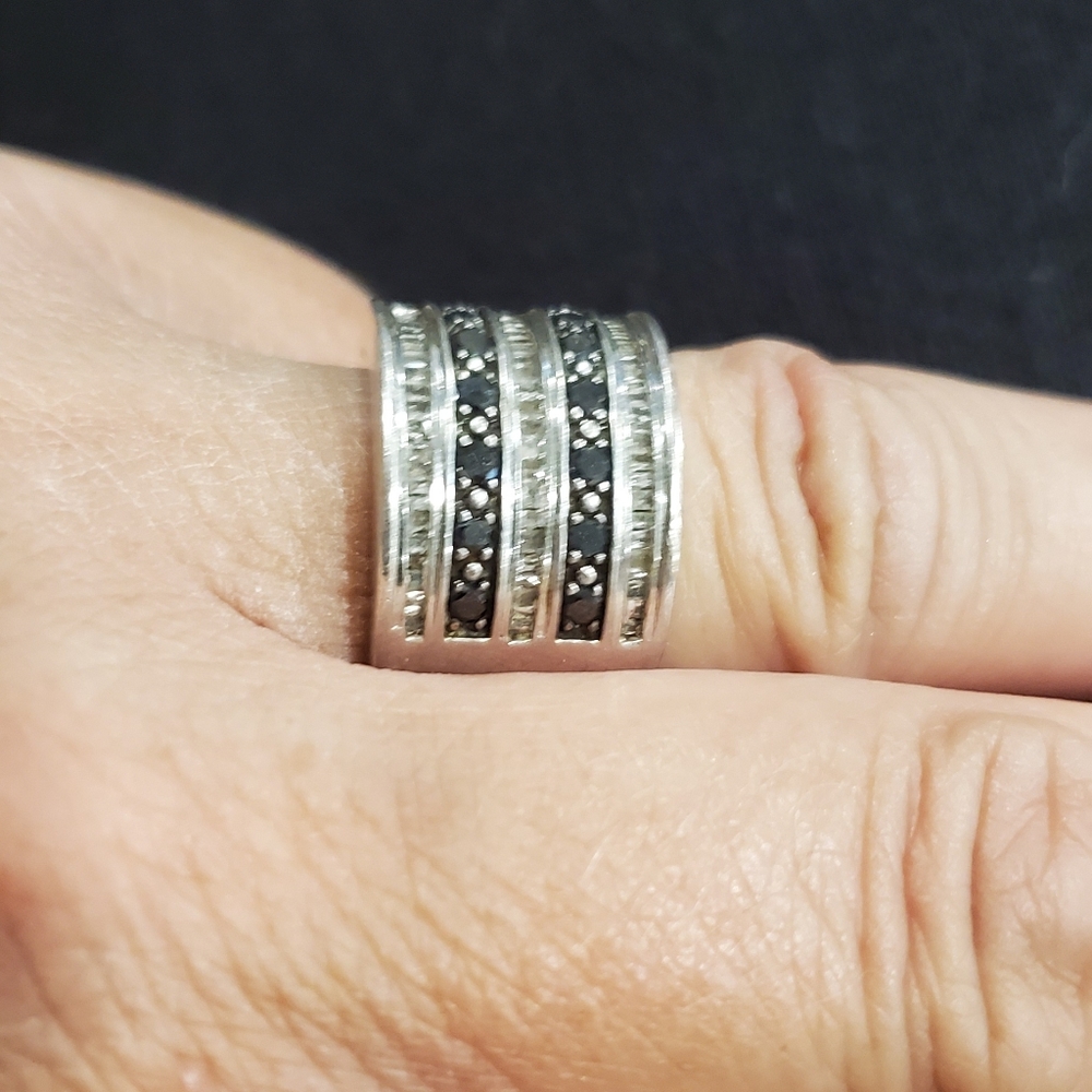 ring - Picture 4 of 5